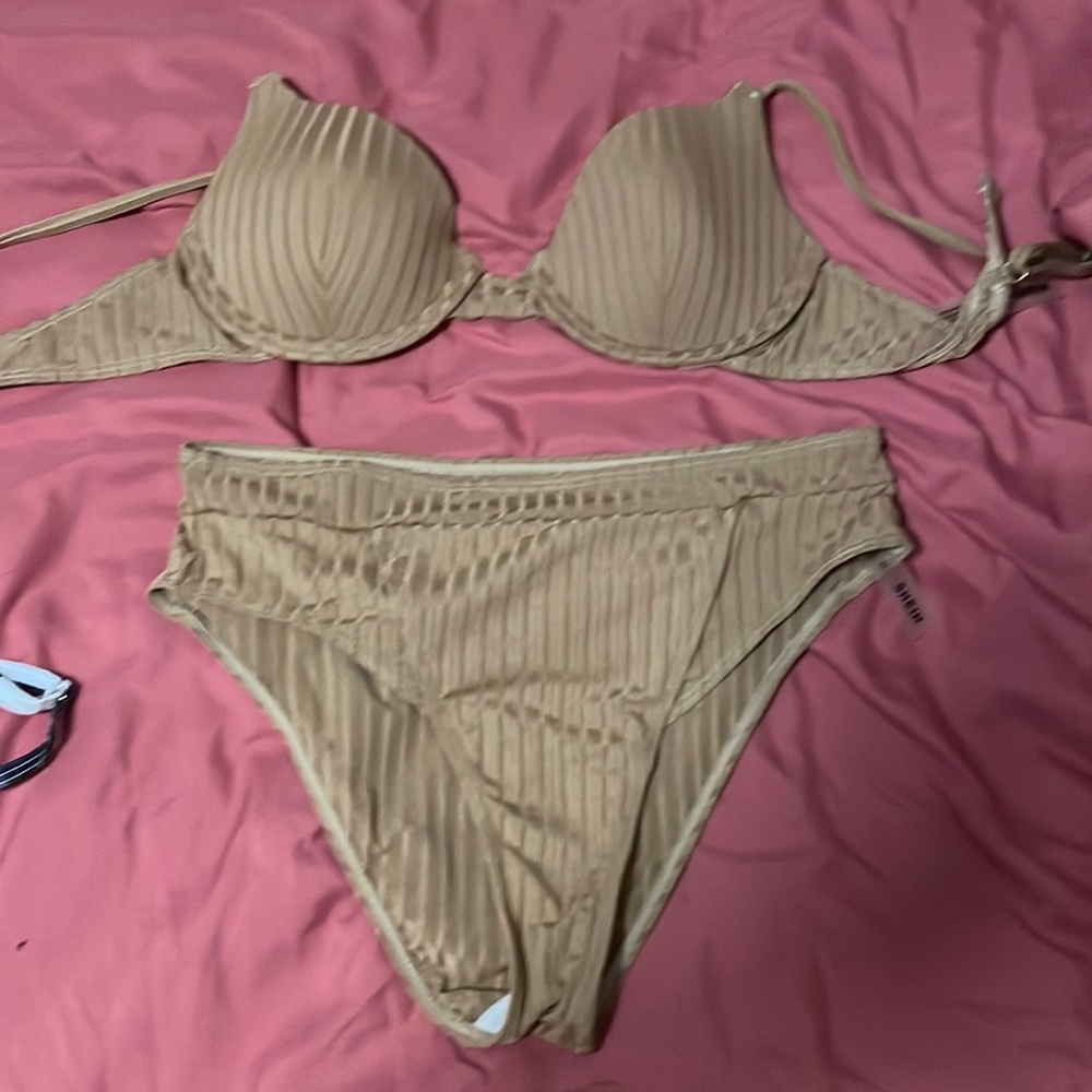 here is a bathing suit set size medium